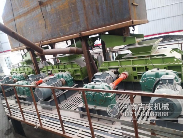云母石破碎推薦使用對(duì)輥破碎機(jī),性能優(yōu)勢(shì)是什么？